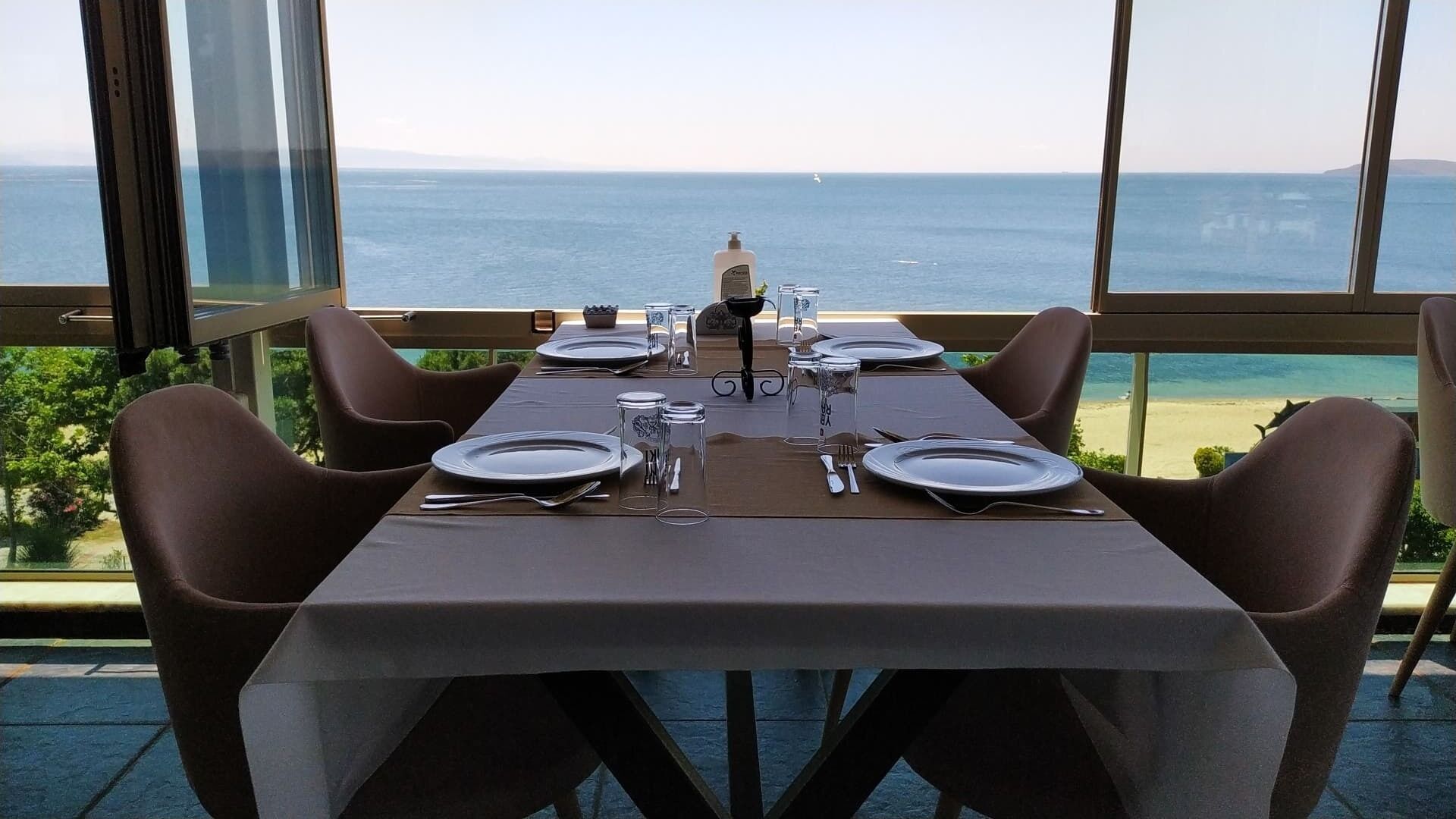 breakfast and dinner served