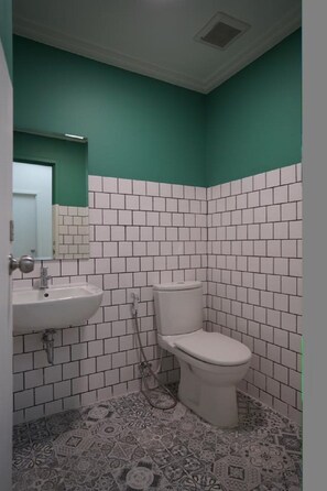 Dormitory Room with Shared Bathroom | Bathroom | Shower, hair dryer, towels