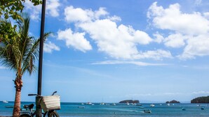 Pantai di sekitar