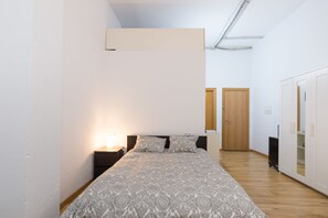 Loft | Down comforters, iron/ironing board, free WiFi, bed sheets - Rafaela Guest House (Málaga)