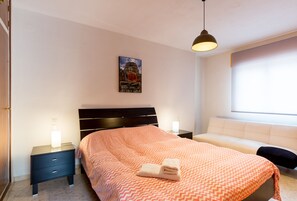 Tremannsrom – standard, delt bad | Dundyner, strykejern/-brett, wi-fi (inkludert) og sengetøy