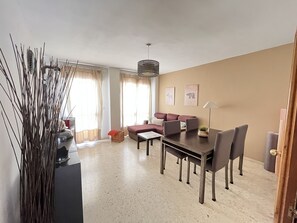 Flat-screen TV - Rafaela Guest House (Málaga)