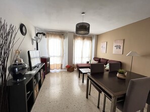 Flat-screen TV - Rafaela Guest House (Málaga)