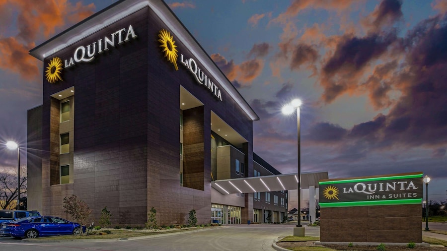 La Quinta Inn & Suites by Wyndham Waco Downtown - Baylor