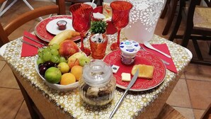 Desayuno típico de la región gratuito y diario