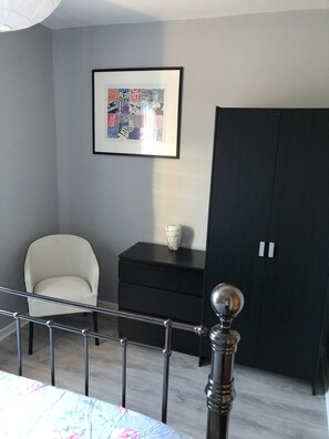 Free WiFi, bed sheets - Laganvale House (Belfast)