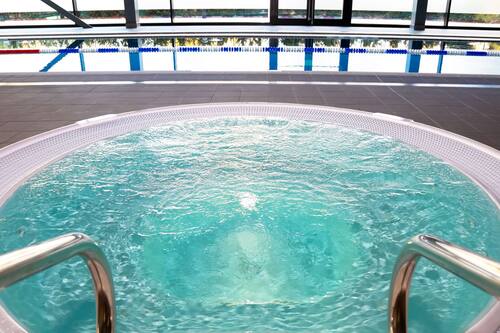 Indoor spa tub