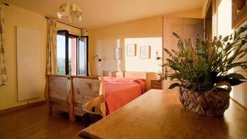 Dßner servi sur place, spécialités Cuisine locale, vue sur le jardin