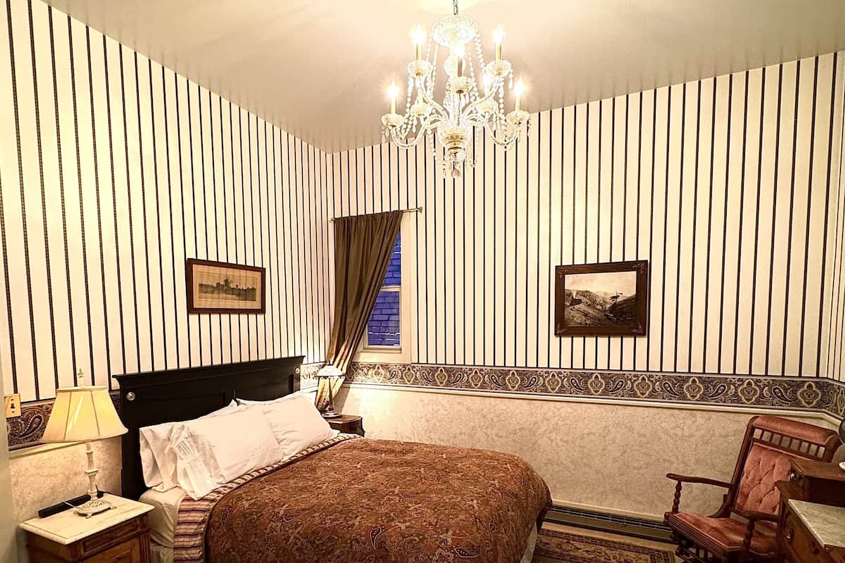 Queen Bed, Private Bathroom | Individually decorated, individually furnished, free WiFi, bed sheets