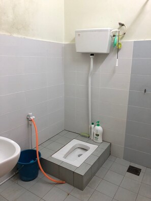 Casa familiar, 4 habitaciones, con acceso para personas discapacitadas, para no fumadores | Baño | Regadera, amenidades de baño gratuitas, bidet, toallas 