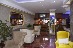 Standard Triple Room | Living area | LCD TV - Hermanos Hotel (Istanbul)