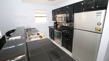Family Condo, Multiple Beds, Beachside | Private kitchen | Fridge, microwave, oven, dishwasher