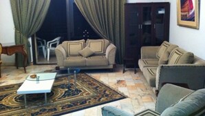 A living room with a sofa, armchairs, a coffee table, and a patterned rug. - Wardini (Bhamdoun)
