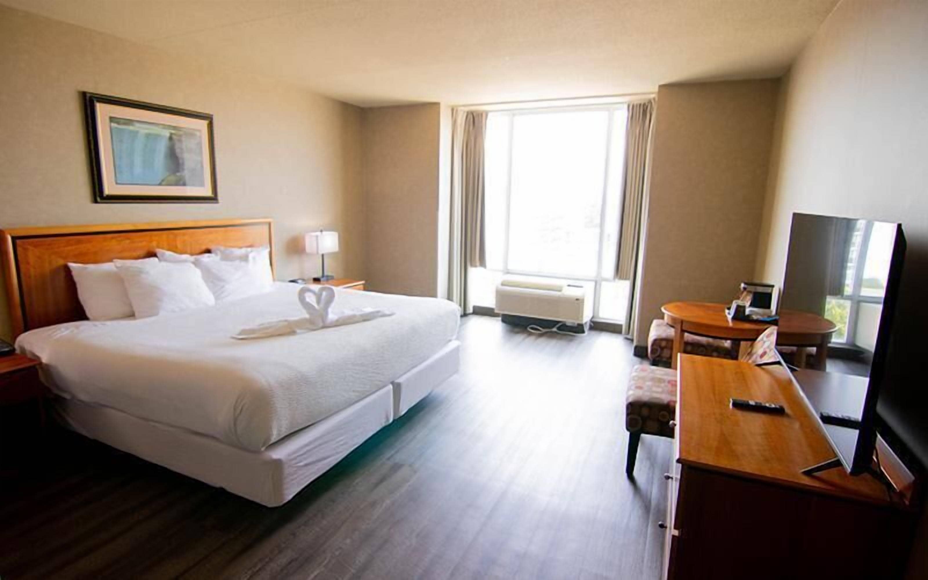 Suite, 1 llit de matrimoni gran, banyera d'hidromassatge, torre | Planxa i posts de planxar, llits addicionals i wifi gratuïta 