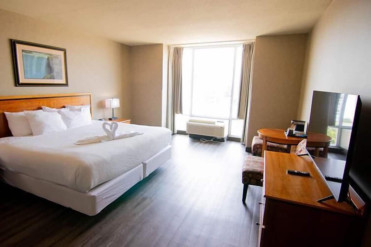 Suite, 1 King Bed, Hot Tub, Tower | Iron/ironing board, rollaway beds, free WiFi, bed sheets