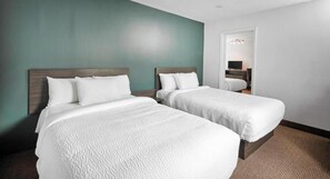 Motel Family suite with four double beds | Iron/ironing board, rollaway beds, free WiFi, bed sheets