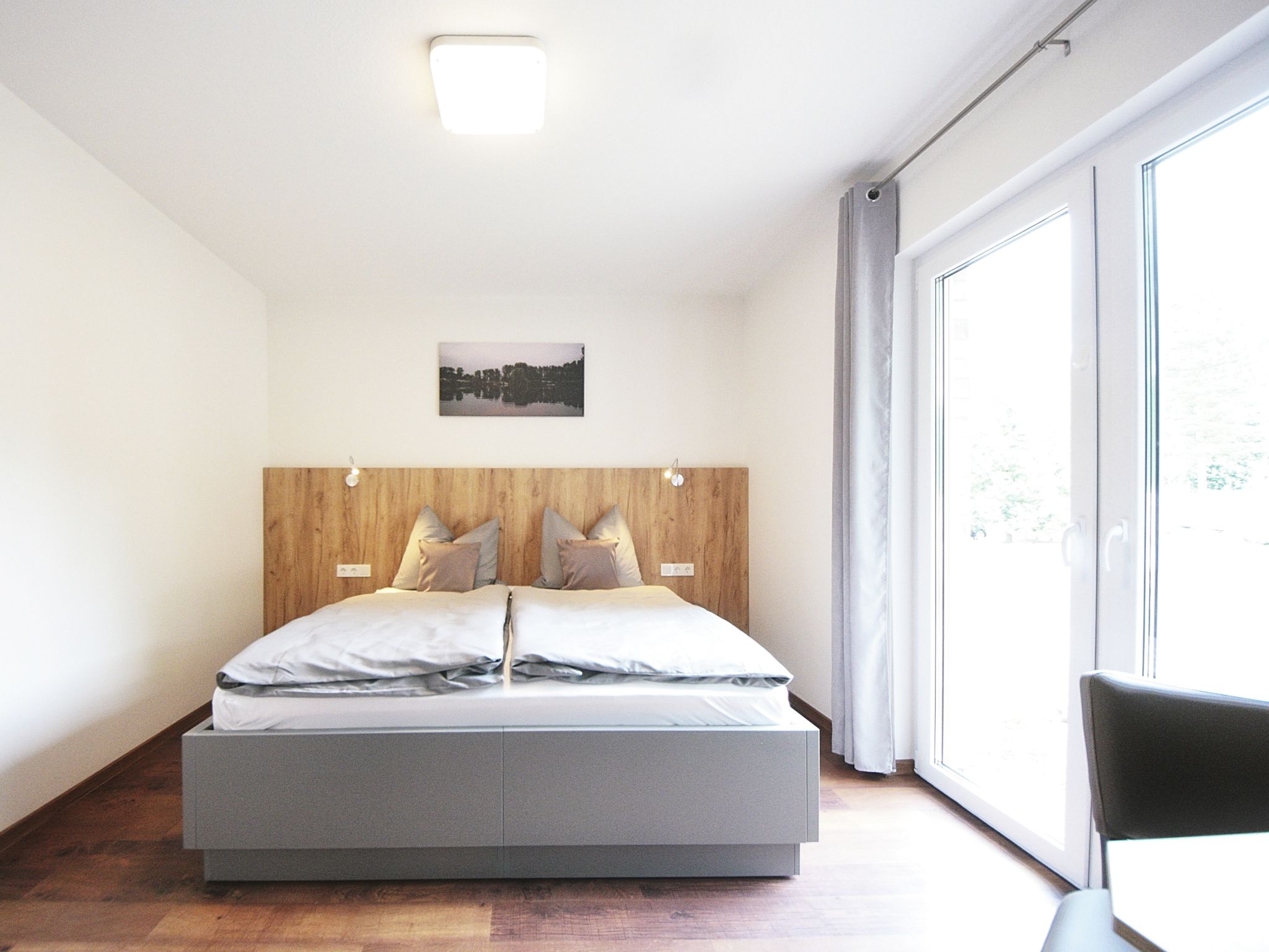 classic double room | individually furnished, desk, blackout curtains, soundproofing