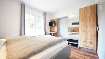Classic Double Room | Individually furnished, desk, blackout curtains, soundproofing