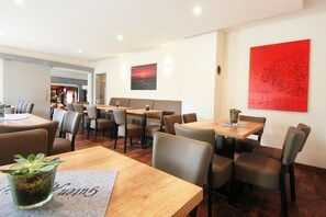 Family dining - Hotel Birkensee (Laatzen)