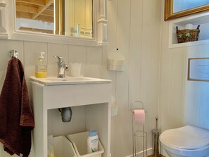 Cottage, 2 Bedrooms | Bathroom