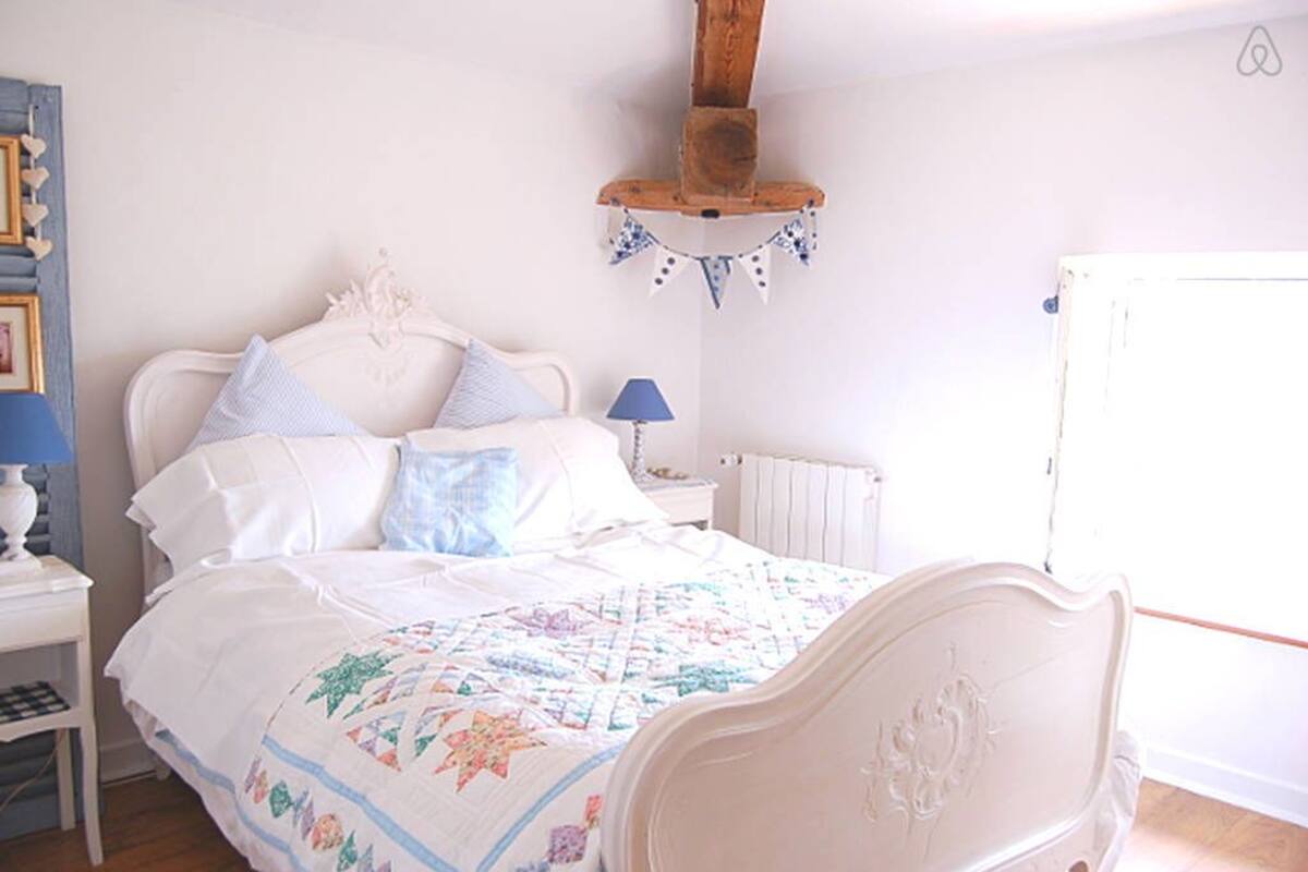 2 bedrooms, individually decorated, individually furnished