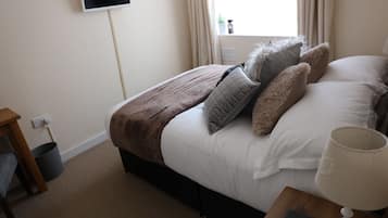 Comfort Double Room, 1 Bedroom | Individually decorated, individually furnished, desk, iron/ironing board