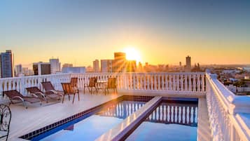 Outdoor pool, sun loungers