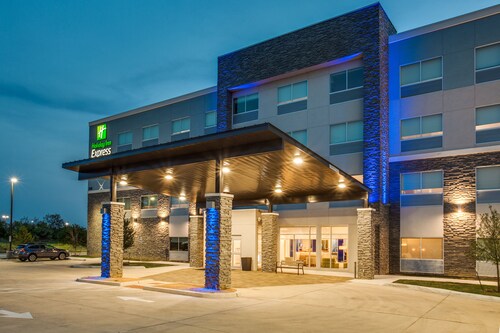 Holiday Inn Express & Suites Denton South by IHG