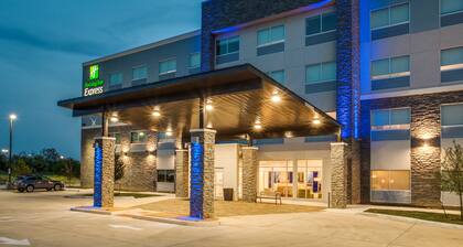 Holiday Inn Express & Suites Denton South by IHG