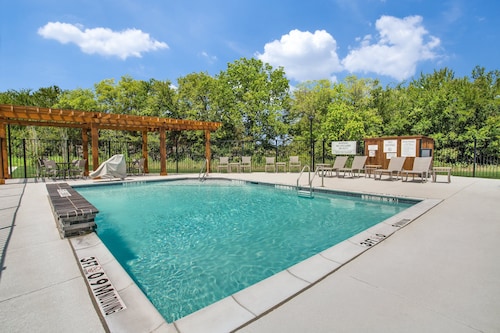 Holiday Inn Express & Suites Denton South by IHG