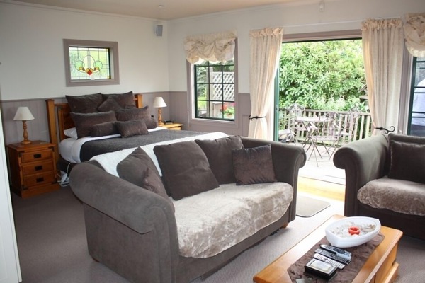 1 slaapkamer, een strijkplank/strijkijzer, gratis wifi, beddengoed