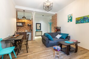 TV, books - Apartment in the Heart of Tbilisi with Free Exclusive Homemade Wine (Dzveli Tbilisi)