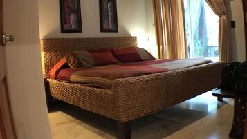 2 bedrooms, iron/ironing board, travel cot, free WiFi