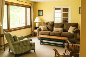 TV - Chesapeake on Parker Lake (Oxford)