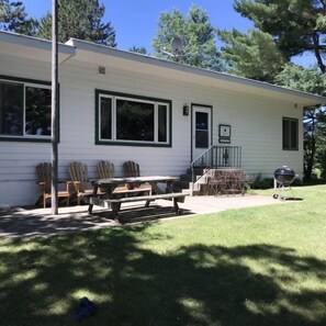 Outdoor dining - Chesapeake on Parker Lake (Oxford)