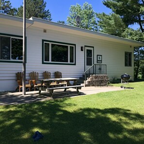 Outdoor dining - Chesapeake on Parker Lake (Oxford)