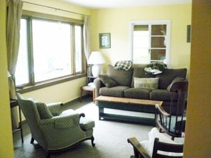 TV - Chesapeake on Parker Lake (Oxford)