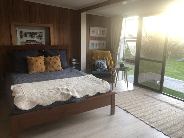 4 bedrooms, bed sheets - Unplug and reconnect at a kiwiana bach - 2020 finalist Bach of the year awards  (Foxton Beach)