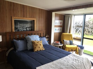 4 bedrooms, bed sheets - Unplug and reconnect at a kiwiana bach - 2020 finalist Bach of the year awards  (Foxton Beach)