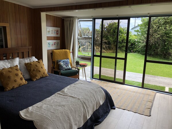 4 bedrooms, bed sheets