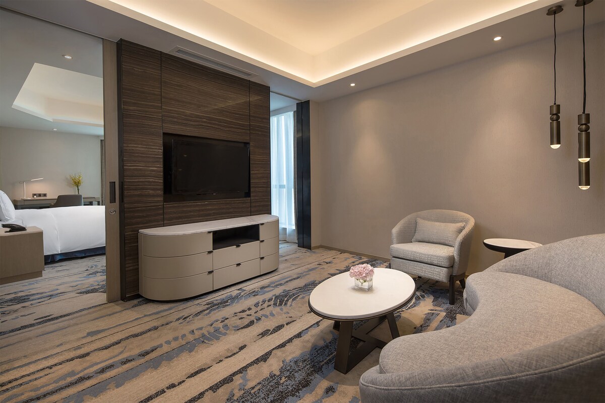 1 King Bed 1 Bedroom Suite Living Area | Premium bedding, down comforters, in-room safe, desk