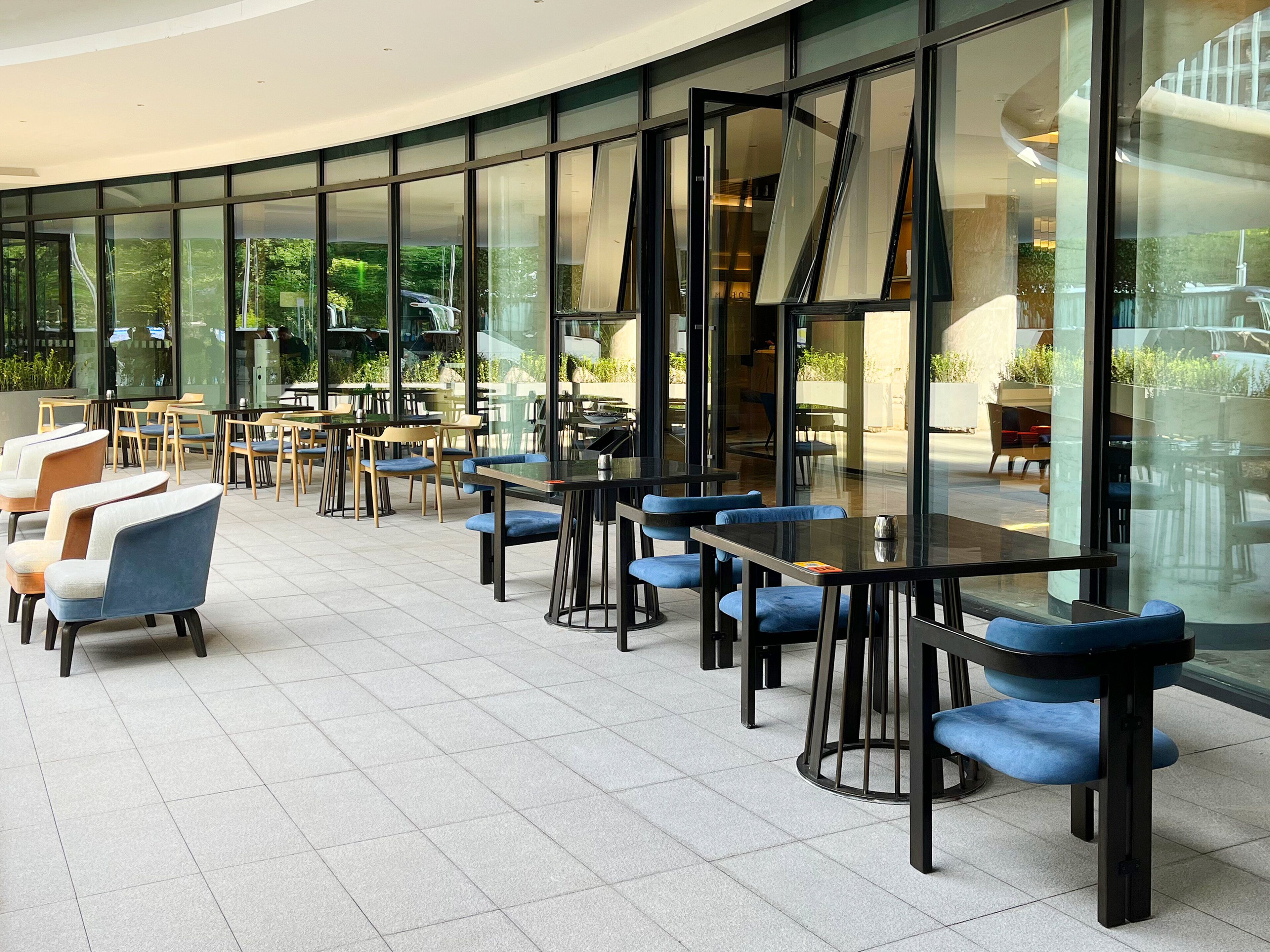 breakfast, lunch and dinner served