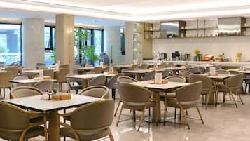 Breakfast, lunch and dinner served