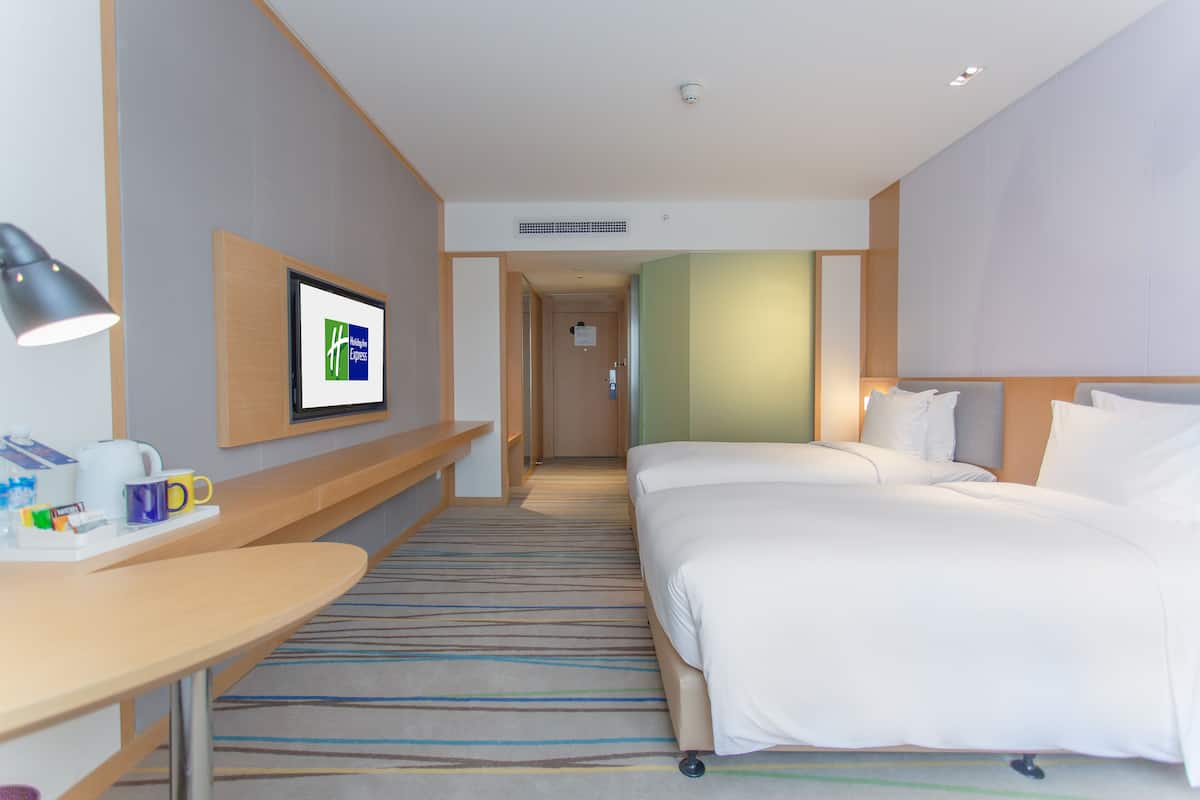 In-room safe, desk, WiFi (free)