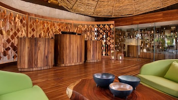 Hot tub, steam room, body treatments, aromatherapy, hot stone massages at Chable Maroma