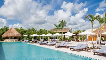 2 piscinas al aire libre (de 07:00 a 19:00), sombrillas, tumbonas