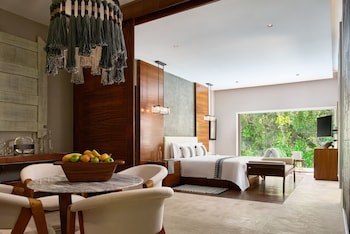 Egyptian cotton sheets, premium bedding, free minibar, in-room safe at Chable Maroma