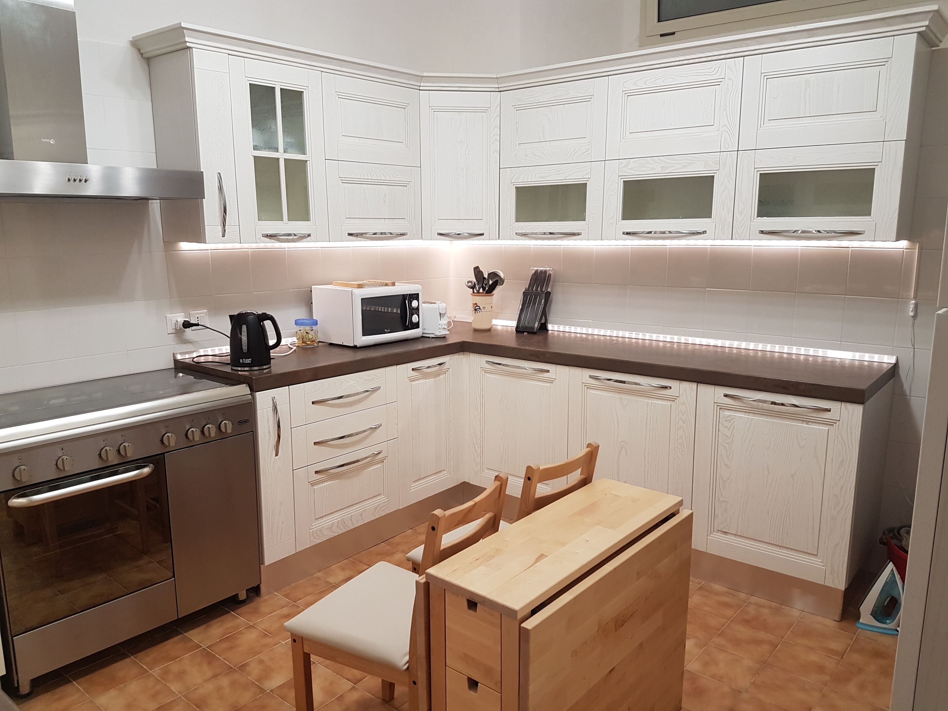 冰箱、微波炉、烤箱、炉灶