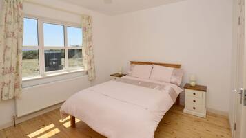 3 habitaciones, tabla de planchar con plancha, cuna de viaje y wifi