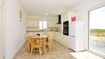 Refrigerador, microondas, horno, lavavajillas